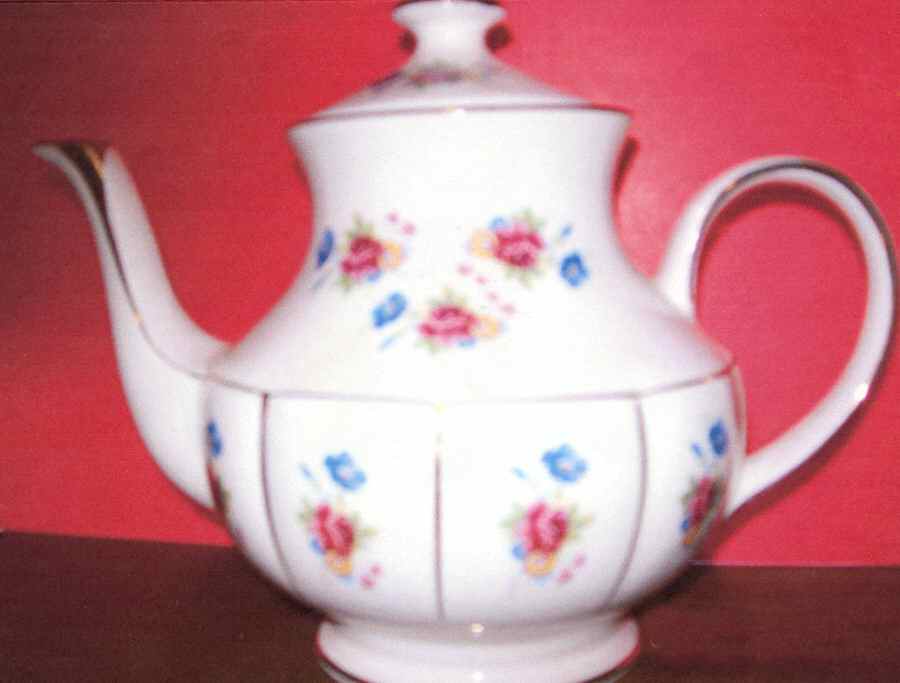Winton Teapot & Lid by Arthur Wood-1