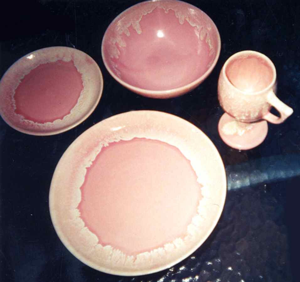 WRT-1 Pink and White Dinner Plate by Winart-1