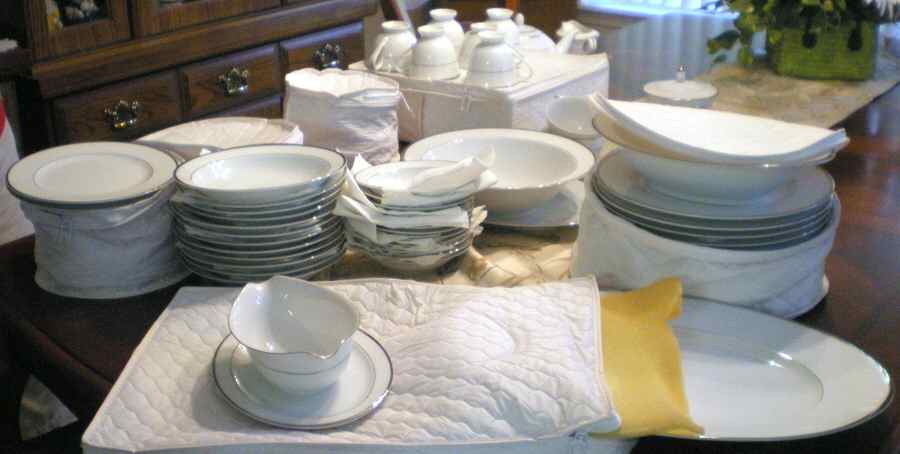 Dance Dinner Plate by Wyndham-1