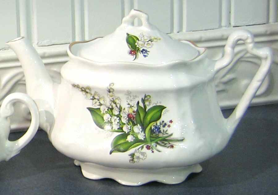 6729 Teapot & Lid by Arthur Wood-1