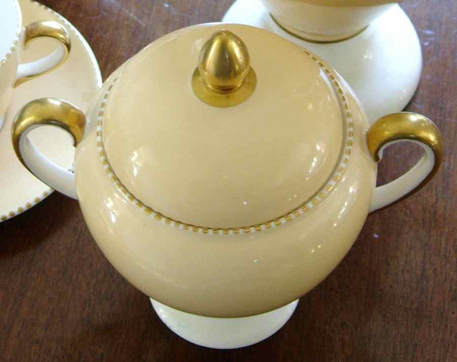 April Champagne Sugar Bowl & Lid by Wedgwood-1