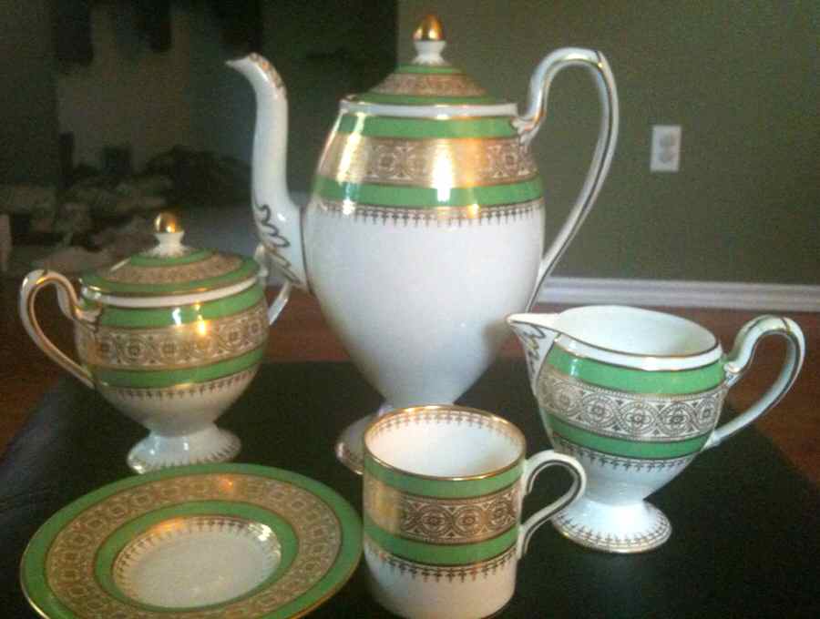 W1501 Mini Coffee Pot & Lid by Wedgwood-1