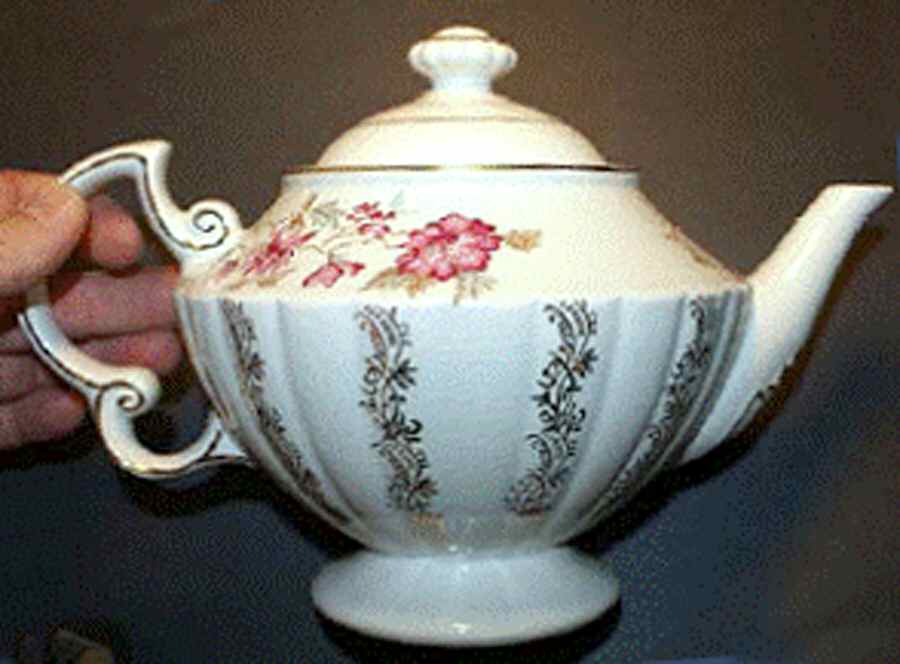 Marlboro Teapot & Lid by Wood & Sons-1
