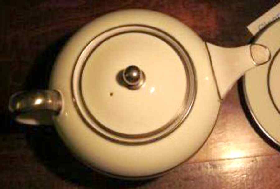 W4163 Teapot & Lid by Wedgwood-1