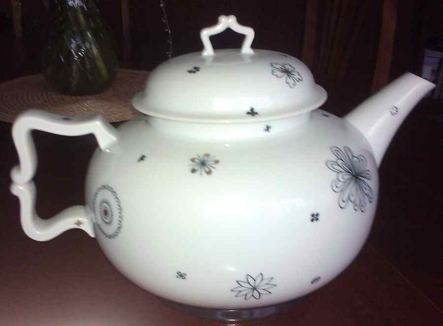 114-6439 Teapot & Lid by Wiener Porzellan-1