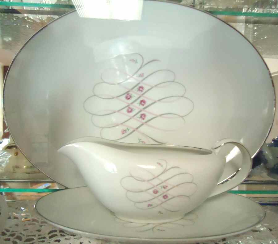 Gotham Gravy Boat & Underplate by Wentworth-1