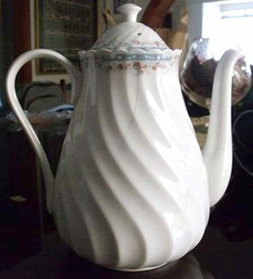 Lucinda Coffee Pot & Lid by Wedgwood-1