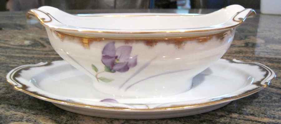 2452 Gravy Boat with Attached Underplate by Wako-1