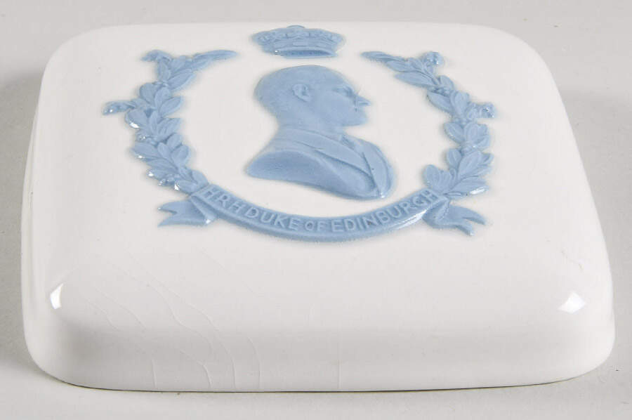 Coronation Lid for 4" Square Box by Wedgwood-1