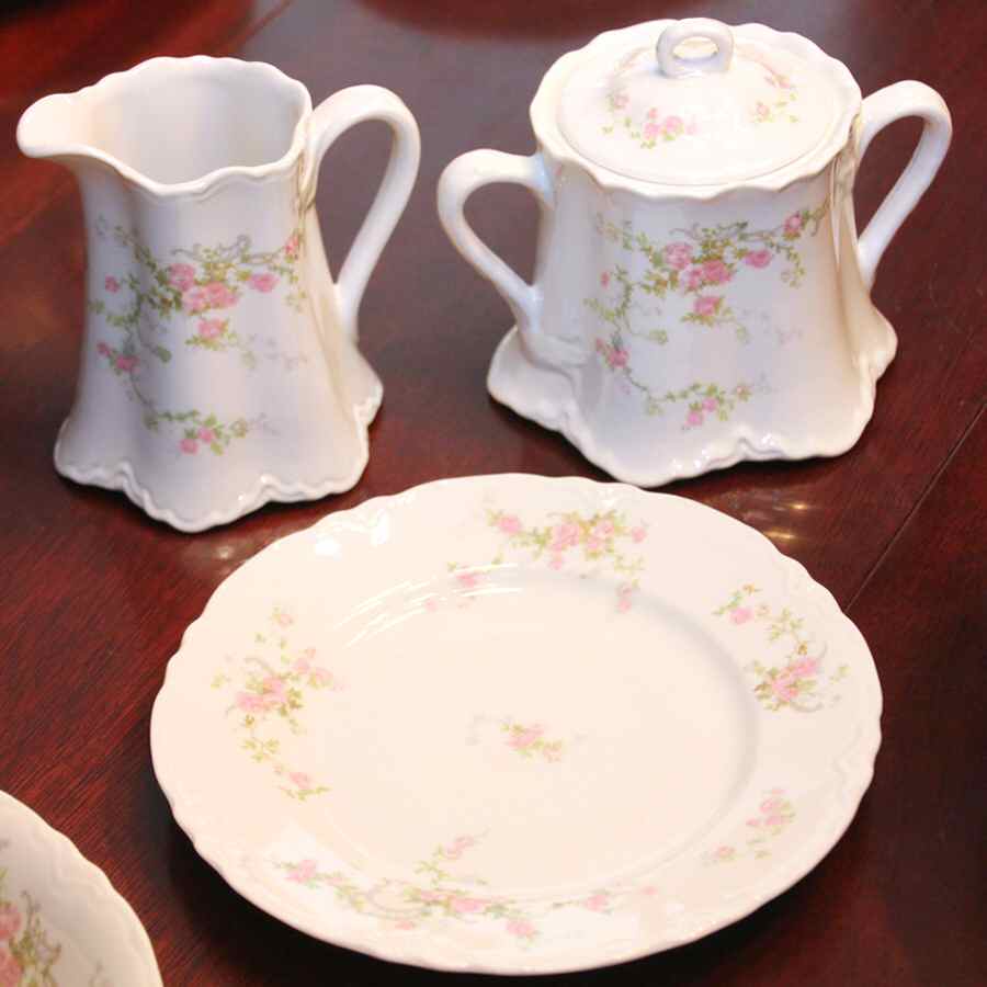 WAR21 (No Trim) Sugar Bowl & Lid by Warwick-1