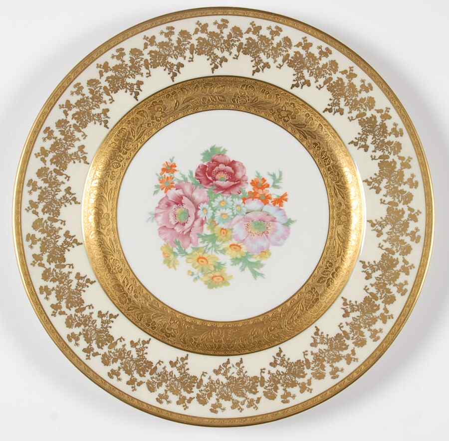 WHD37 Dinner Plate by Wheeling Decorating-1