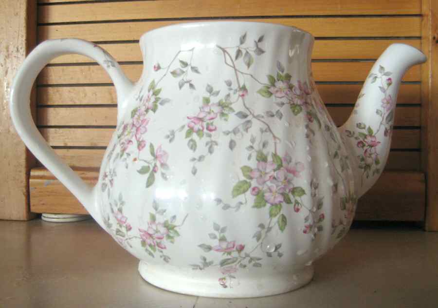 6643 Teapot No Lid by Arthur Wood-1