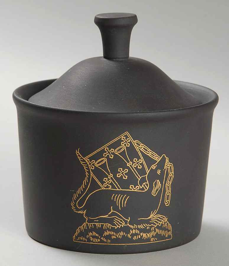 WW566 Minkin Shape Sugar Bowl & Lid by Wedgwood-1