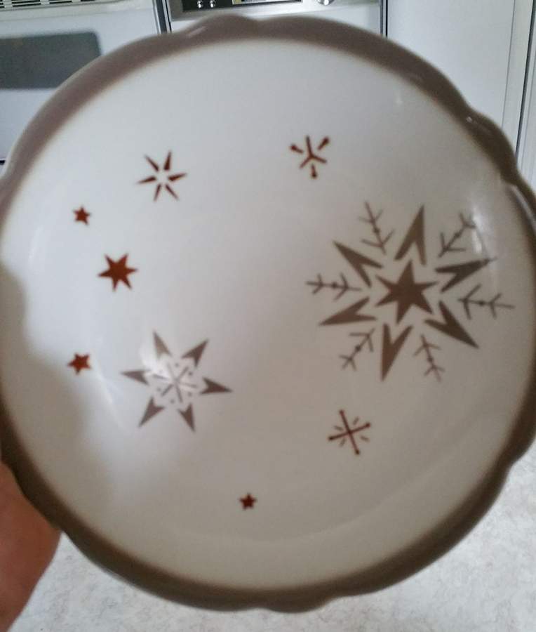 Snowflake Dinner Plate by Wellsville-1