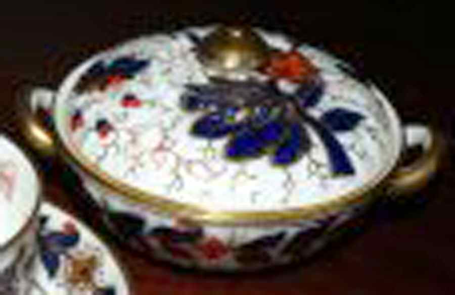 Y2475 Sugar Bowl & Lid by Wedgwood-1