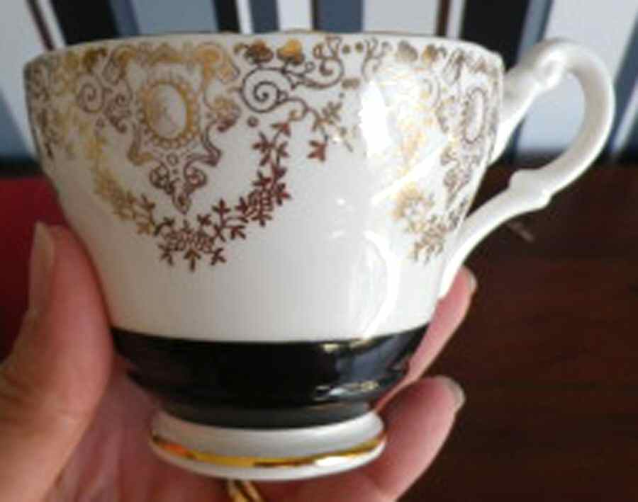 WID33 Footed Cup by Windsor (England)-1
