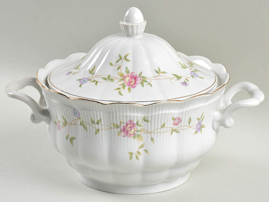 Windsor (Scalloped) Round Covered Vegetable by Walbrzych-1
