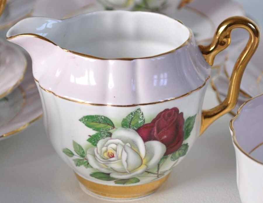 WID35 Creamer by Windsor (England)-1