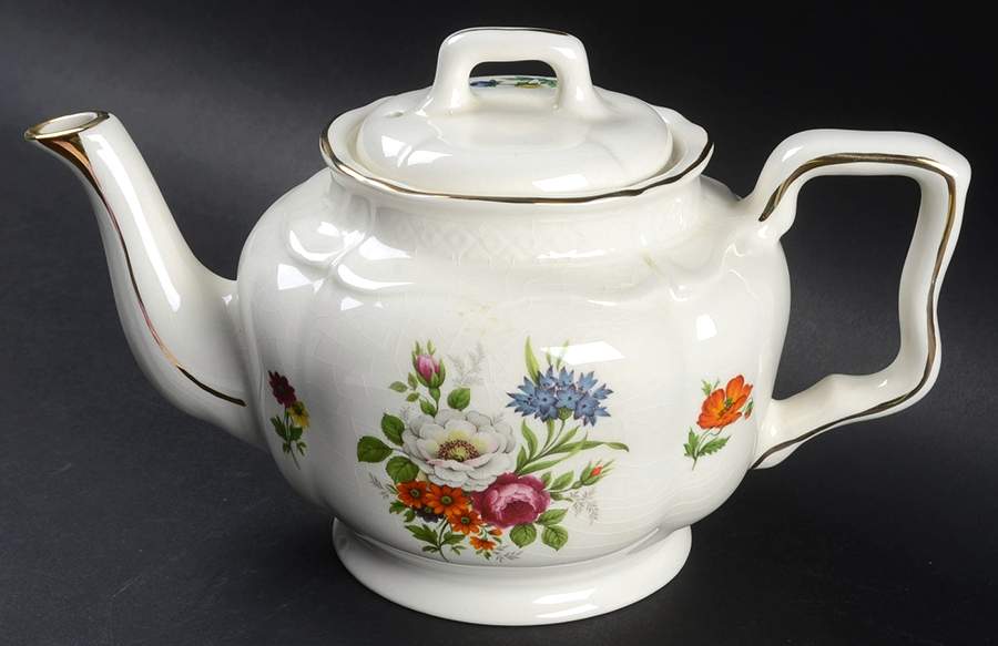 5665 Teapot & Lid by Arthur Wood-1
