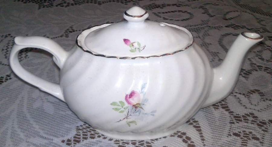 6714 Teapot & Lid by Arthur Wood-1