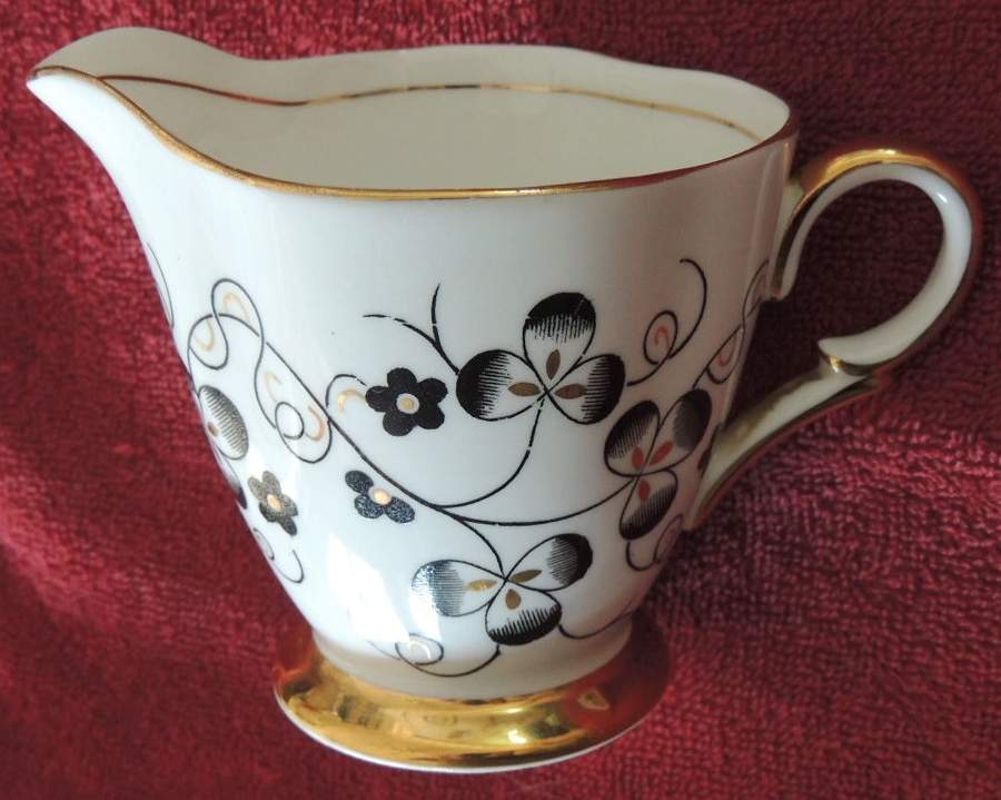 460-52 Creamer by Windsor (England)-1