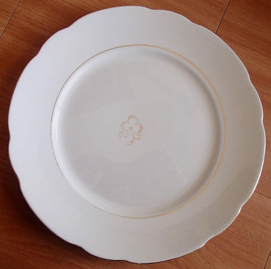 WIK9 Dinner Plate by F Winkle-1