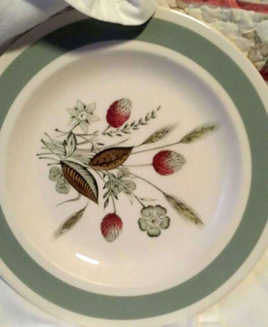 Clovelly (Red Shaded Clover) Luncheon Plate by Wood & Sons-1