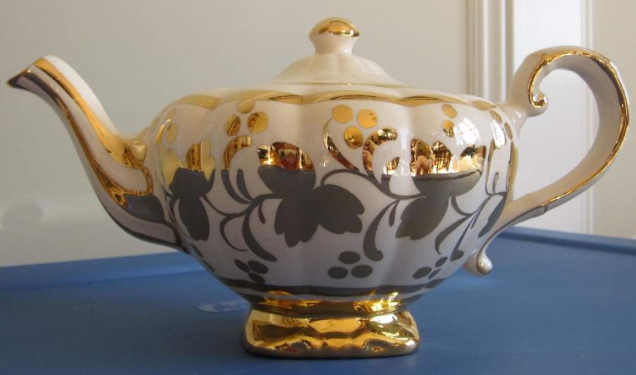 3832 Teapot & Lid by Arthur Wood-1