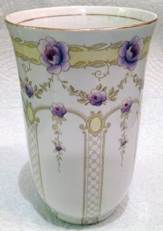 WIK10 5" Vase by F Winkle-1