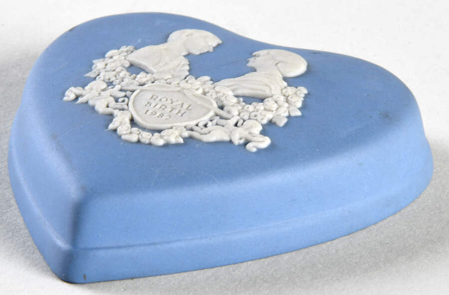 Jasperware Royalty Giftware Lid for Heart Shape Box by Wedgwood-1