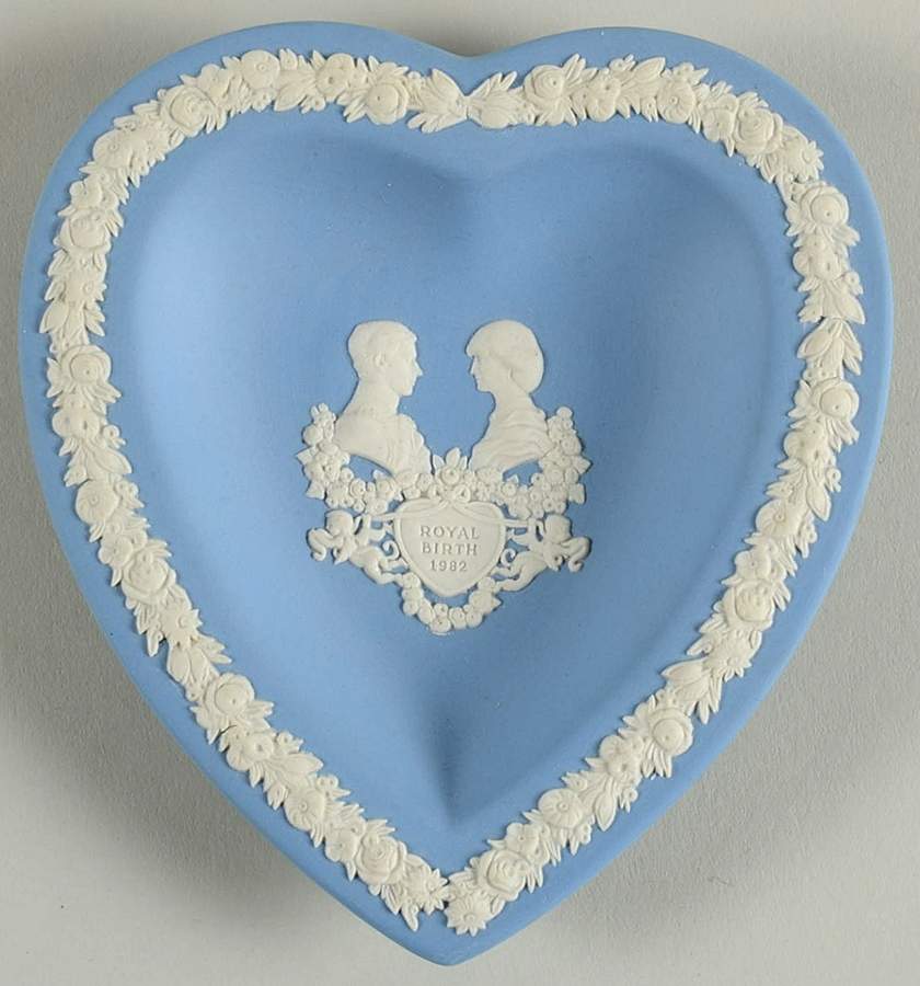 Jasperware Royalty Giftware Small Heart Shape Ashtray by Wedgwood-1