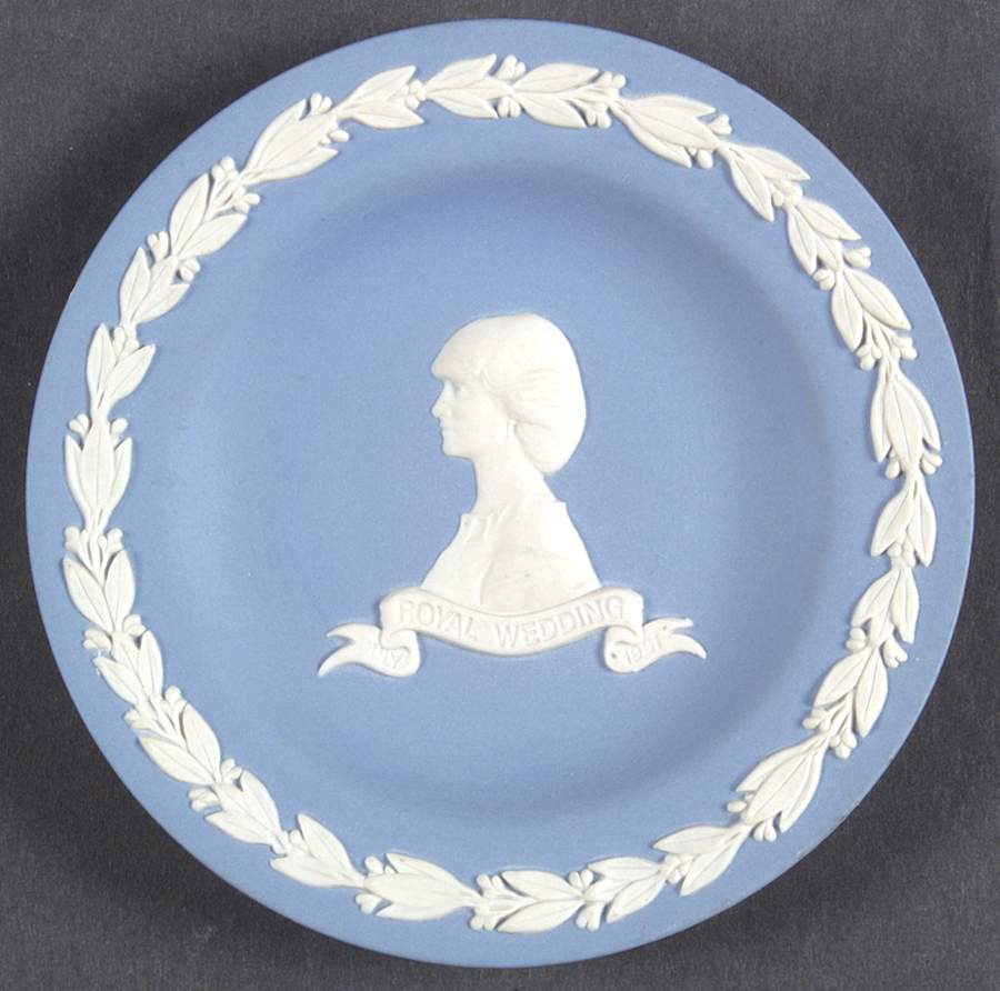 Jasperware Royalty Giftware Round Personality Tray by Wedgwood-1