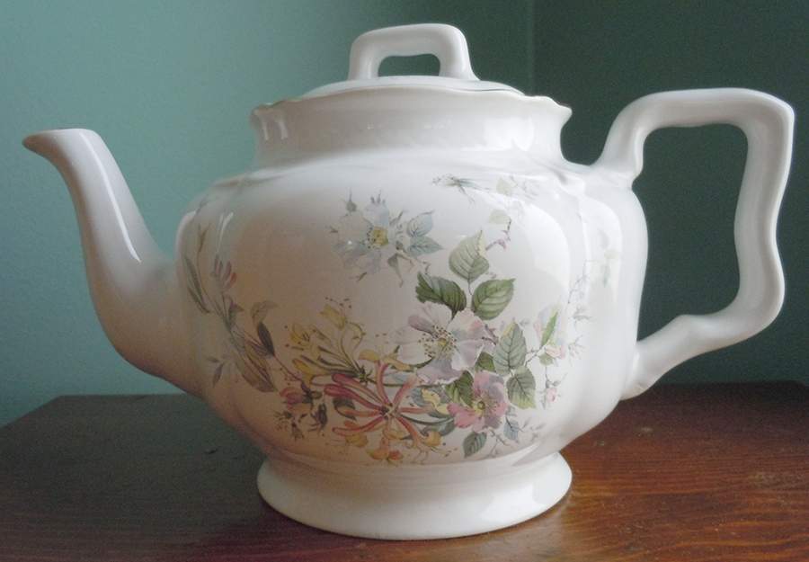 6109 Teapot & Lid by Arthur Wood-1
