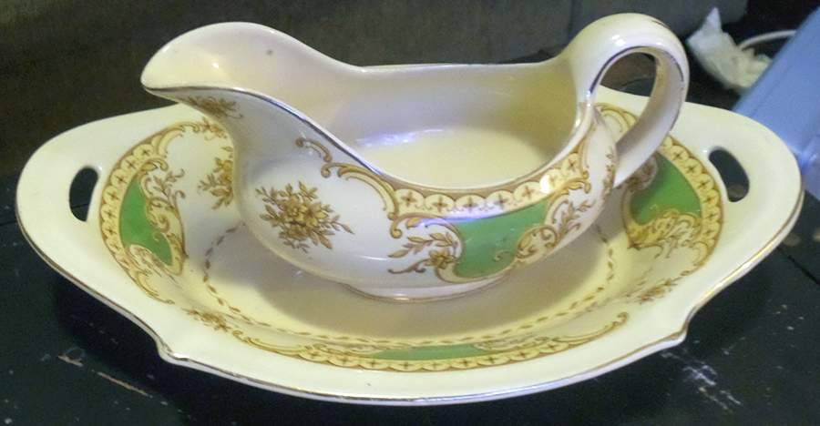 Louis Gravy Boat & Underplate by Arthur J Wilkinson-1
