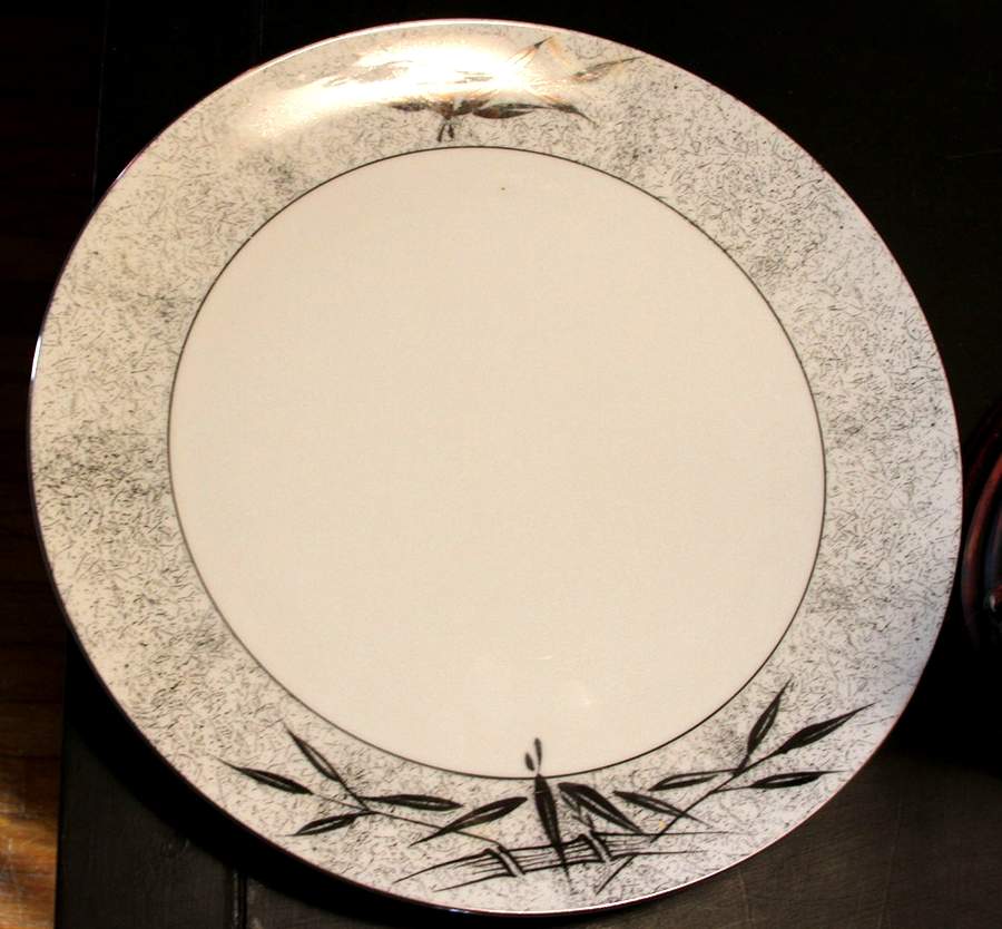 WLW7 Dinner Plate by Willow (Japan)-1