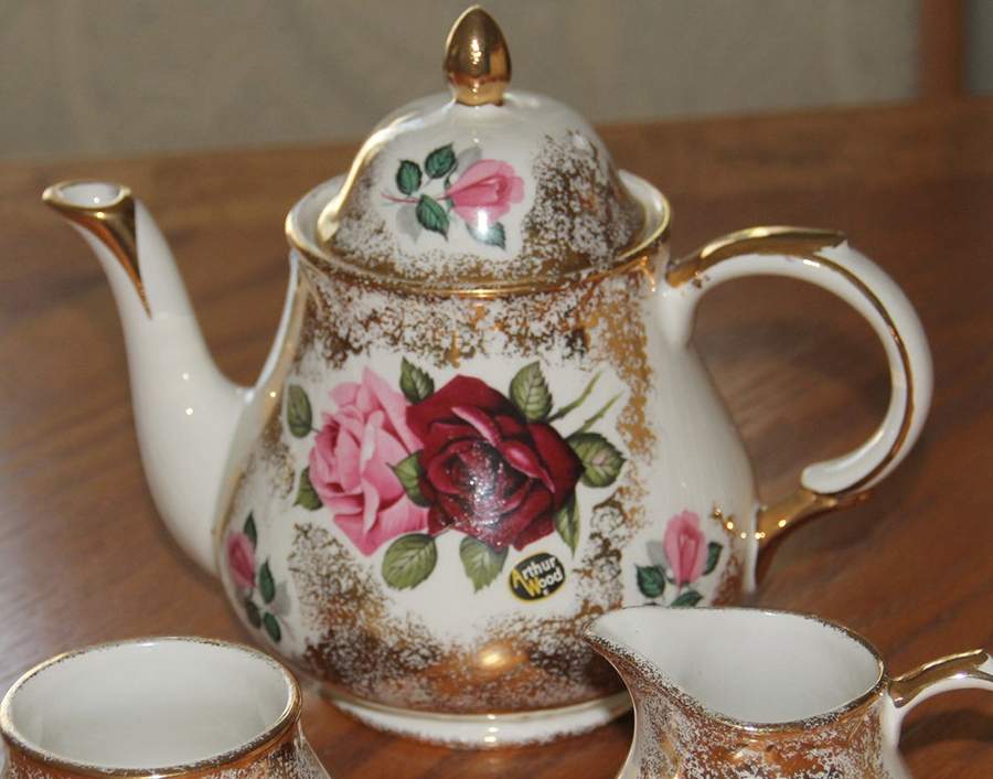 4876 Teapot & Lid by Arthur Wood-1