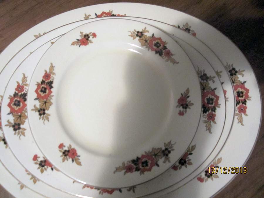 WW696 Dinner Plate by Wedgwood-1