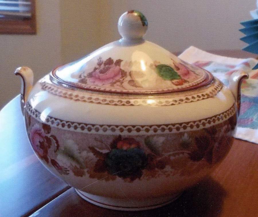 A2166 Sugar Bowl & Lid by Wedgwood-1