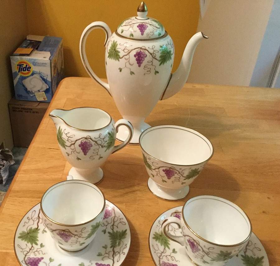 S195 Coffee Pot & Lid by Wedgwood-1