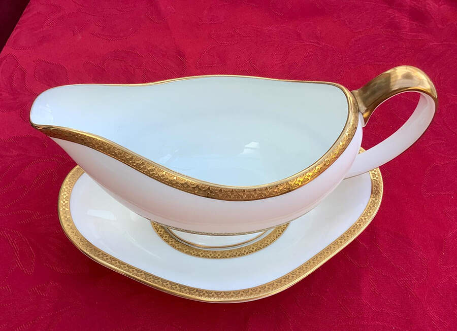 N4318 Gravy Boat & Underplate by Wedgwood-1