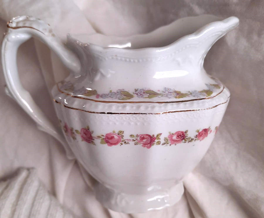 WOO266 Creamer by Wood & Sons-1
