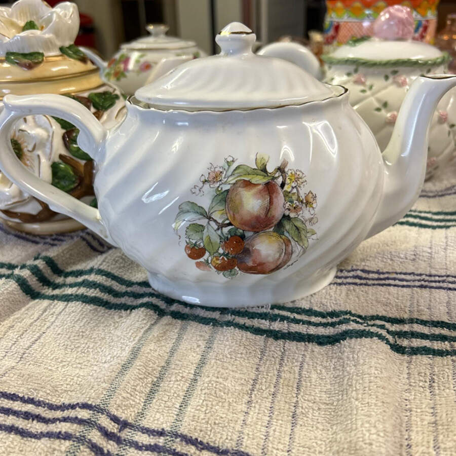 6362 Teapot & Lid by Arthur Wood-1