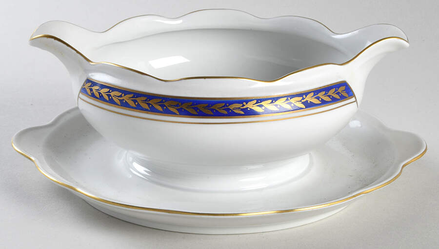 WAV106 Gravy Boat with Attached Underplate by Wawel-1