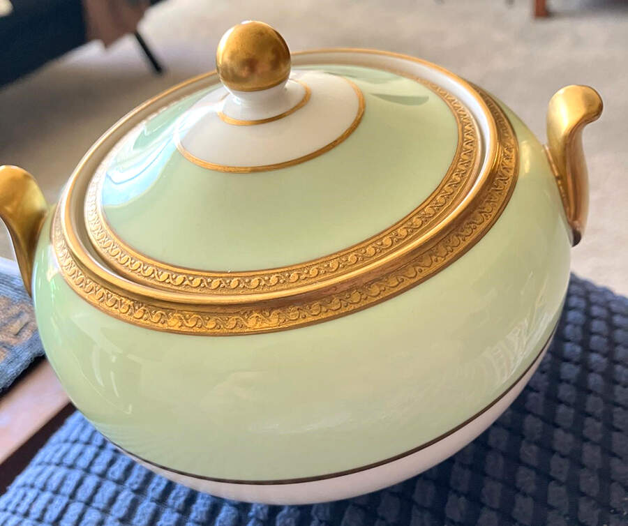 X8024 146 Shape Sugar Bowl & Lid by Wedgwood-1