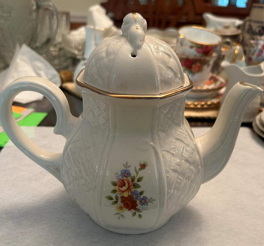 5976 Teapot & Lid by Arthur Wood-1