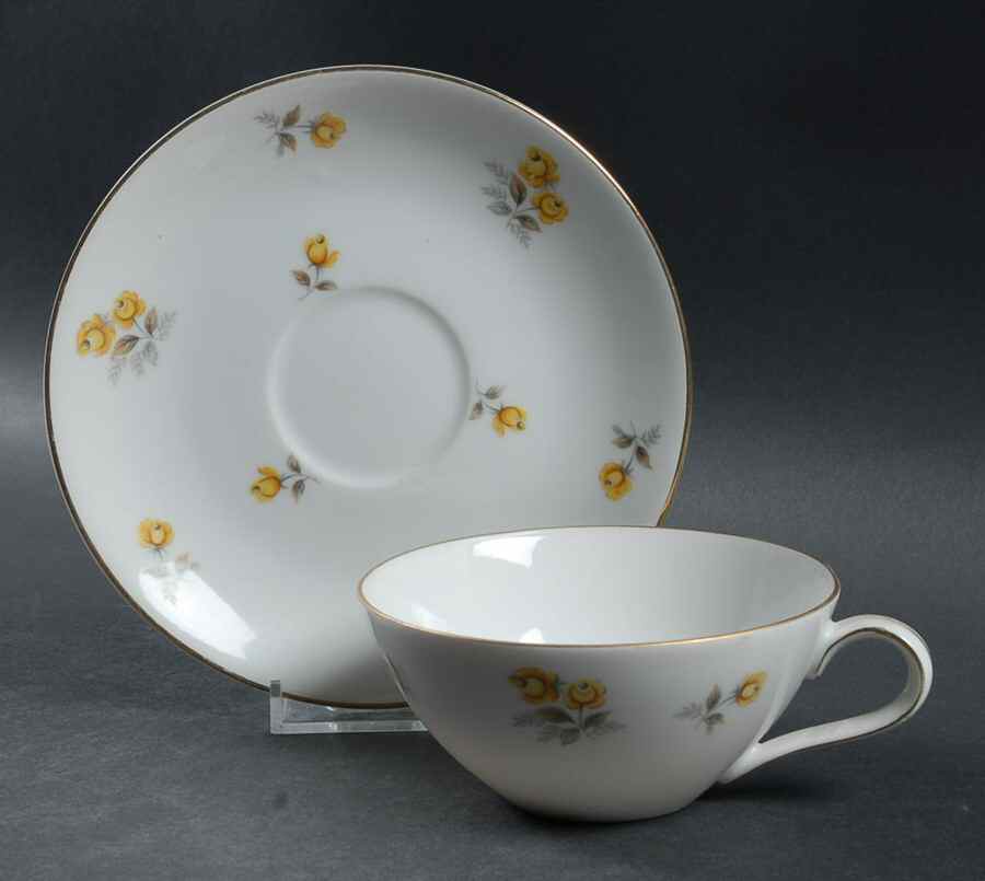 Ariel Flat Cup & Saucer Set by Yamaka-1