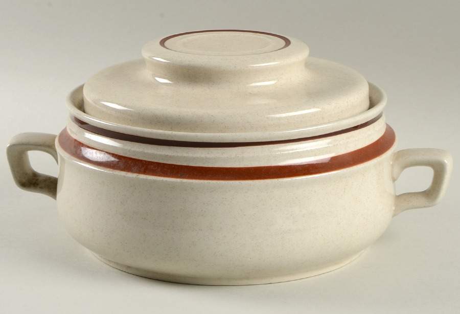Chateau Sienna Brown 2 Qt Round Covered Casserole by Yamaka-1