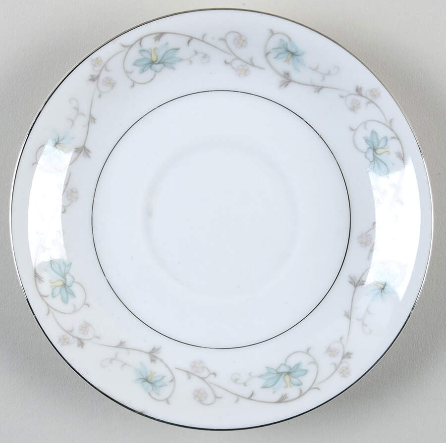 Delicate Saucer by Yamaka-1