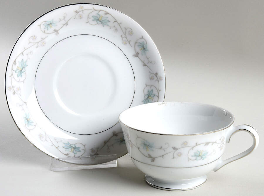 Delicate Footed Cup & Saucer Set by Yamaka-1