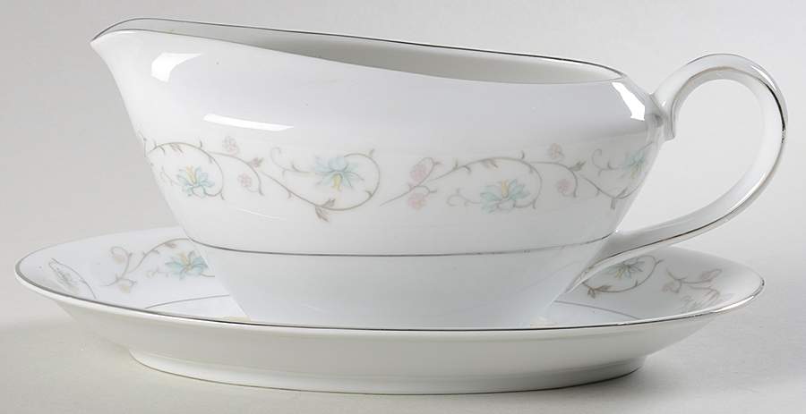 Delicate Gravy Boat & Underplate by Yamaka-1